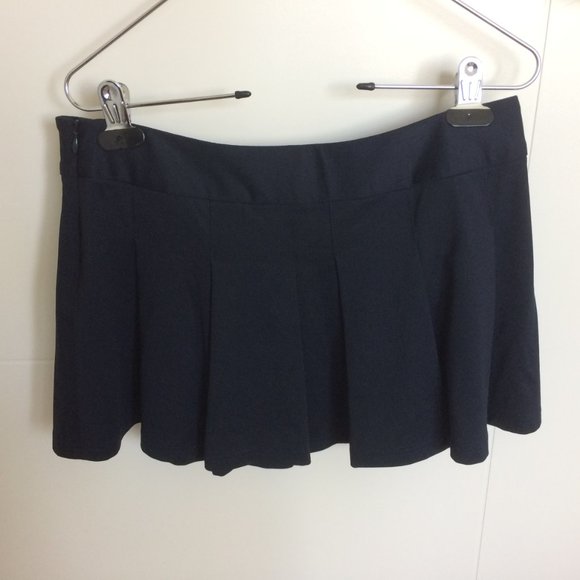 Lacoste Tennis Skirt - Picture 2 of 7